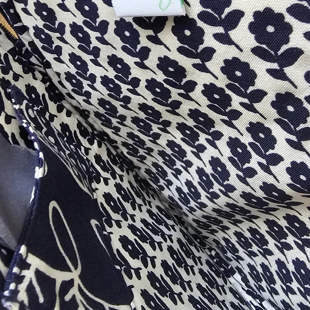 Vera Bradley Twirly Birds Navy Blue & White Quilted Sleeve E-Reader Small Tablet